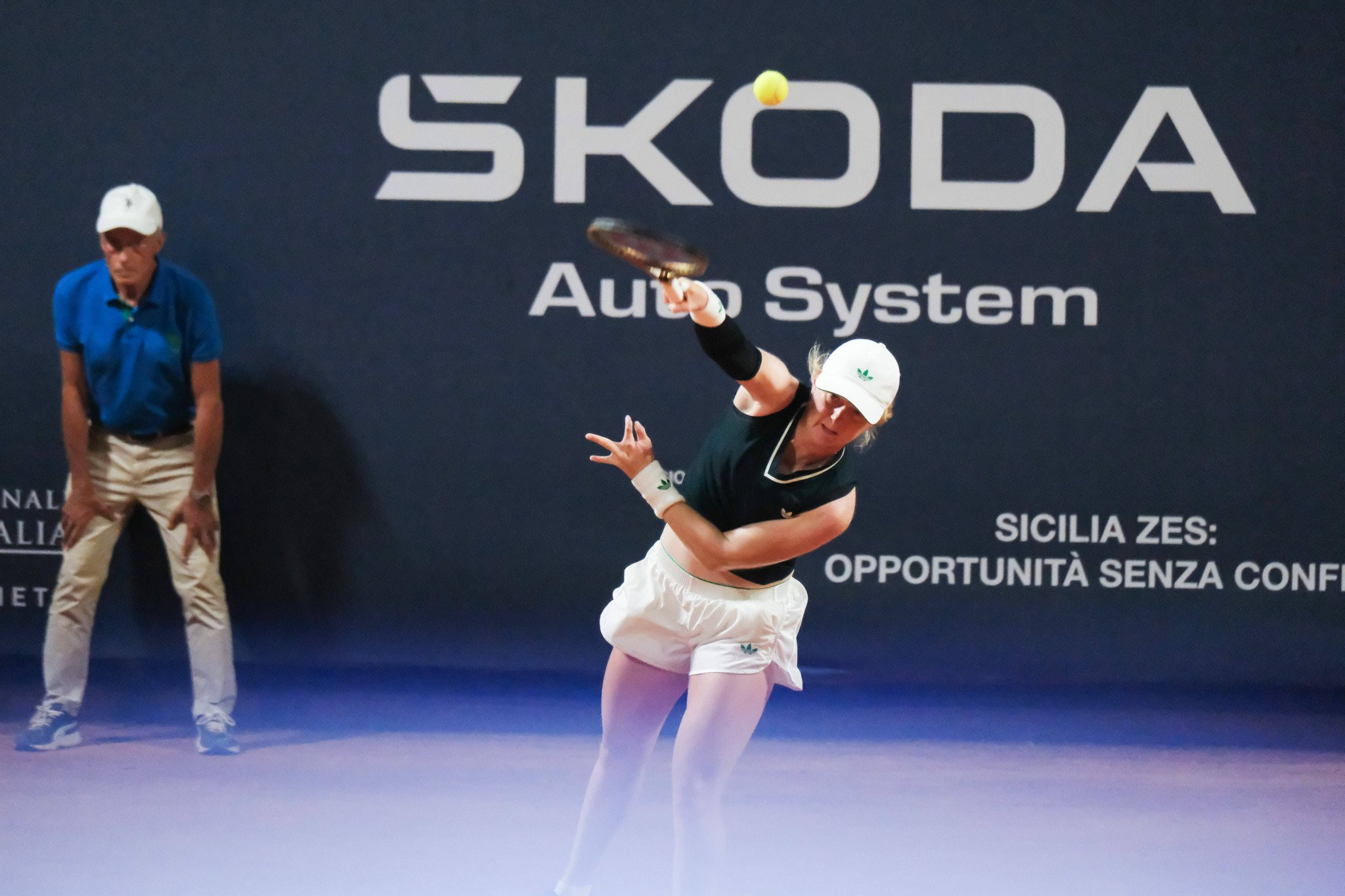 Αυτή είναι η τενίστρια που παίζει με πέντε δάχτυλα λιγότερα και μπήκε στο Top-100 του κόσμου