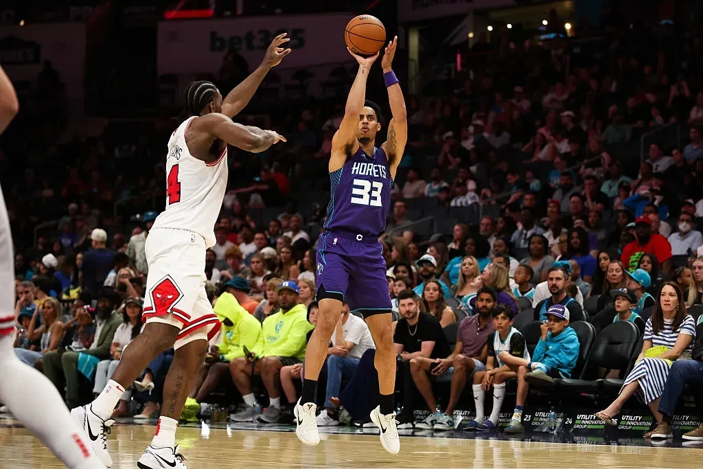 Εντείνει την προσπάθεια για τον Σιμς η ΑΕΚ Betsson