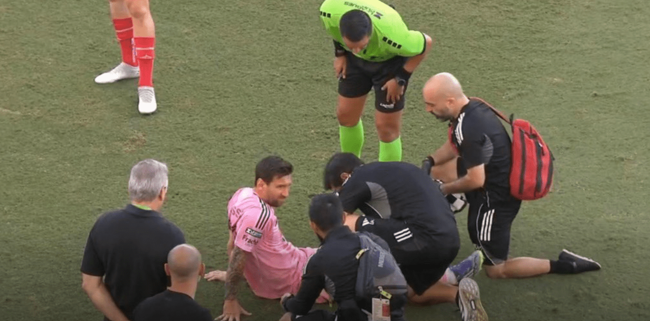 Μαγεία από Μέσι - «Χόρεψε» τρεις αντιπάλους οι οποίοι αναγκάστηκαν να τον βγάλουν «νοκ άουτ» (video)