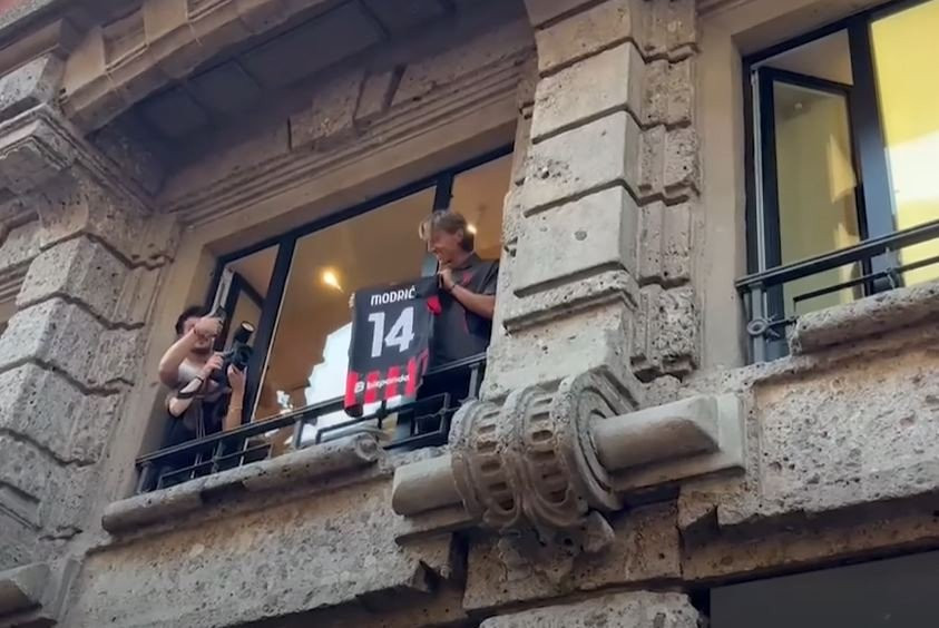 Η «θερμή» υποδοχή των Ιταλών προς τον Λούκα Μόντριτς (video)