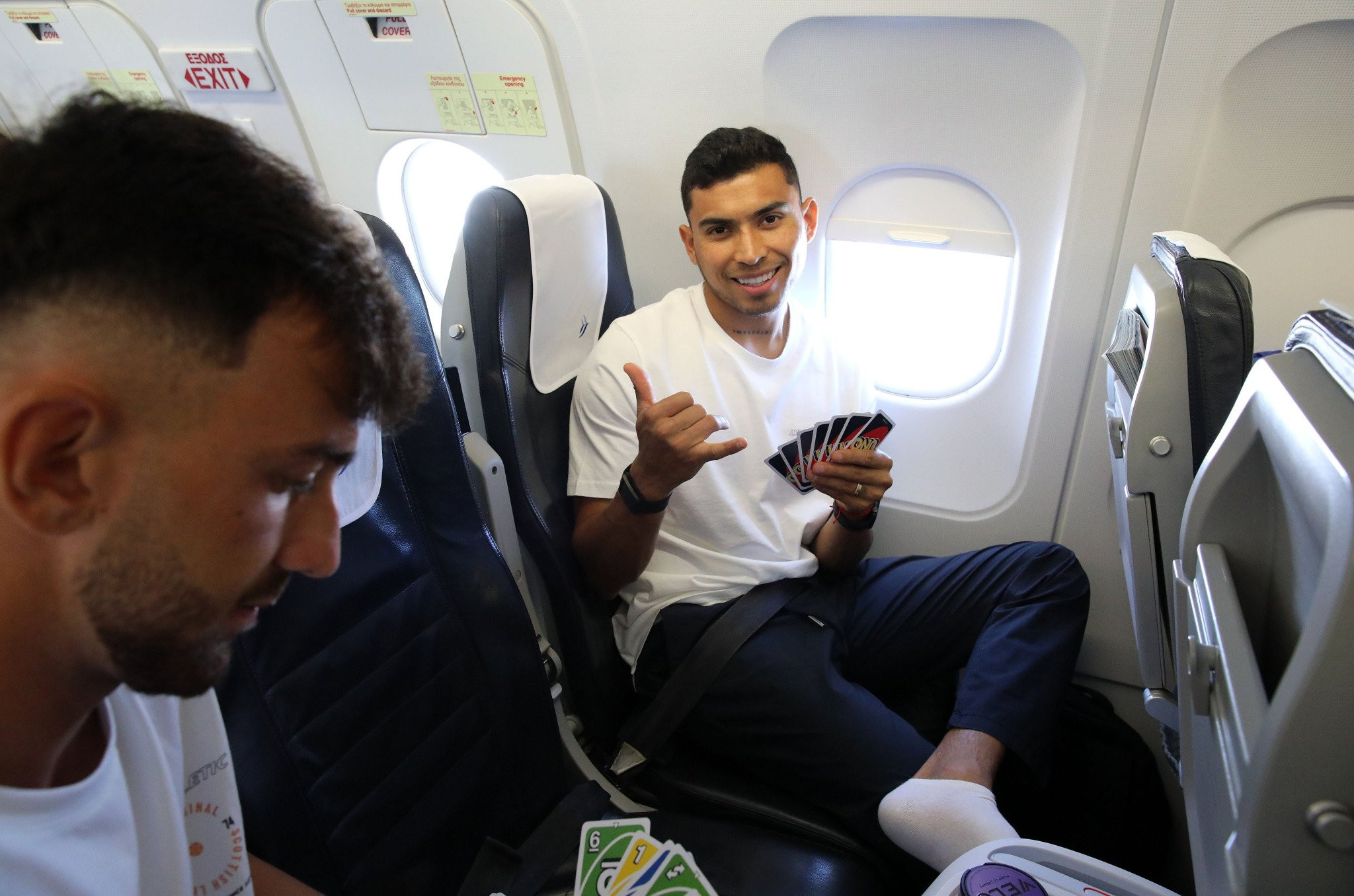 Πτήση της ΑΕΚ στην Ουγγαρία με πίστη, καλό κλίμα και πολλά… παιχνίδια