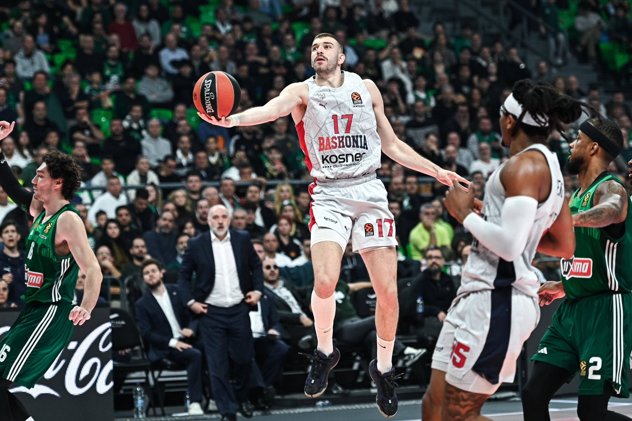 Πλάνο με Χολμς, Ρογκαβόπουλο κι έναν ακόμα σέντερ στον Παναθηναϊκό