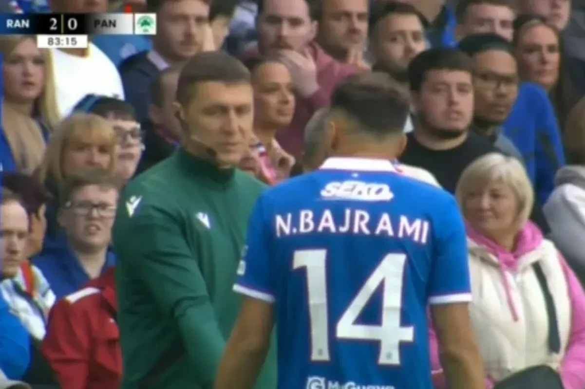 Ο άγνωστος κανονισμός με τις κάλτσες - Γιατί ο διαιτητής αρνήθηκε δύο φορές σε παίκτη της Ρέιντζερς να μπει στο γήπεδο