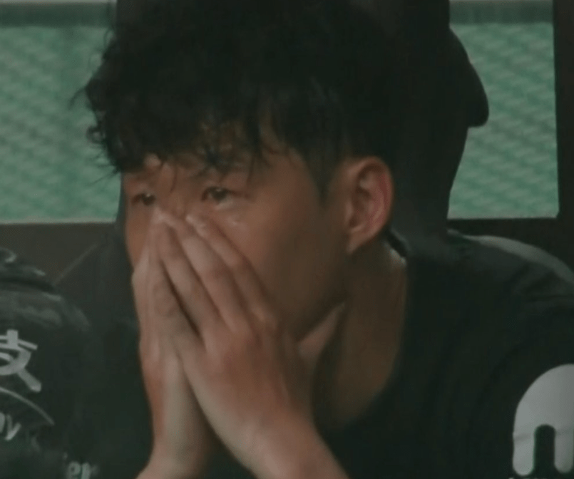 Ξέσπασε σε κλάμματα απ' τη συγκίνηση ο Σον στο τελευταίο του παιχνίδι με την Τότεναμ (video)