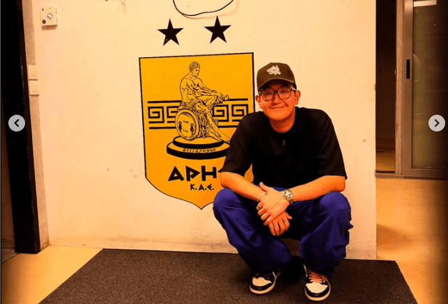 Ο Σιάο βρίσκεται στη Θεσσαλονίκη, θαυμάζει τον Λευκό Πύργο και... ρεμβάζει στον Θερμαϊκό