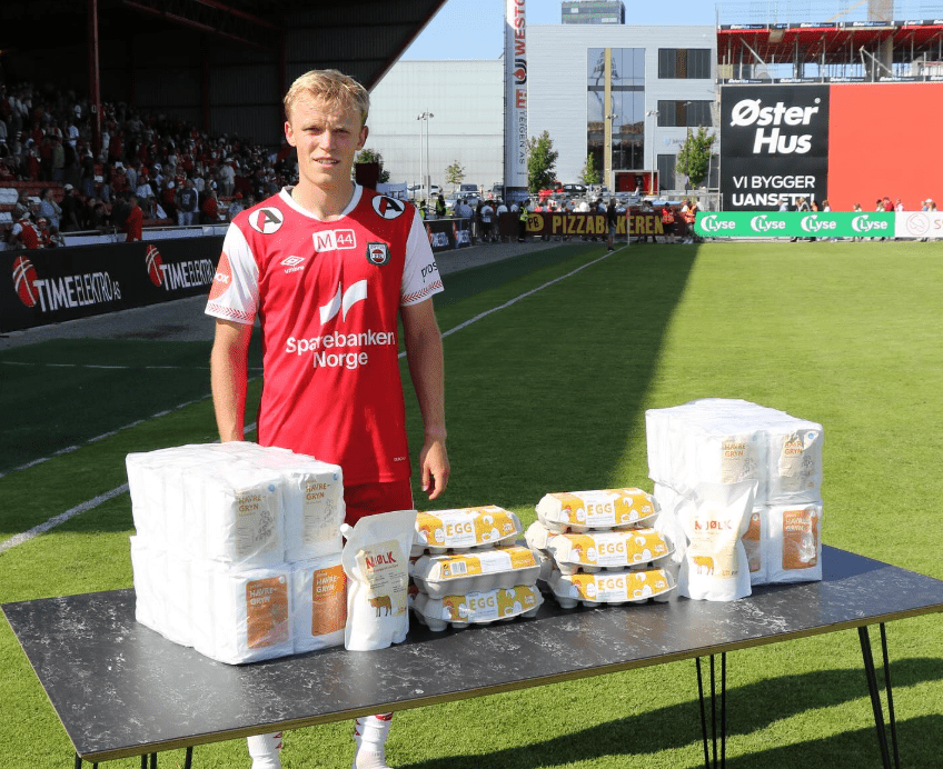 Ποδοσφαιριστής στην Νορβηγία βγήκε MVP και του έδωσαν ως βραβείο... αυγά, γάλα και βρώμη