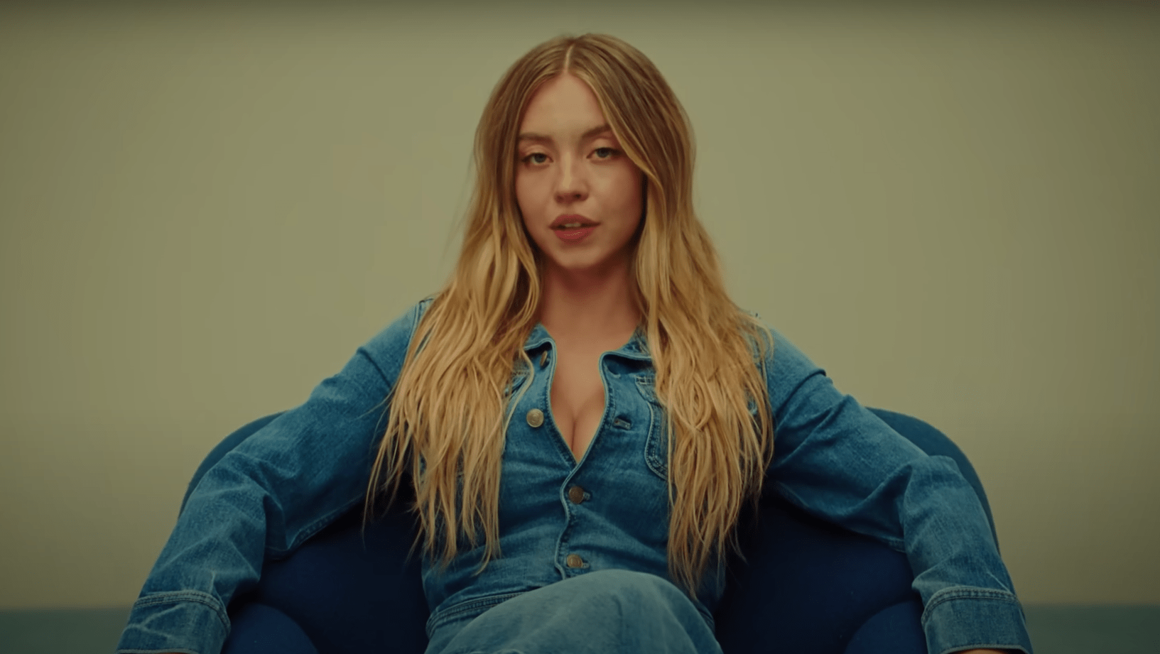 Αστέρες της Premier League «βομβαρδίζουν» τα DM της Σίντνεϊ Σουίνι και της ζητάνε ραντεβού