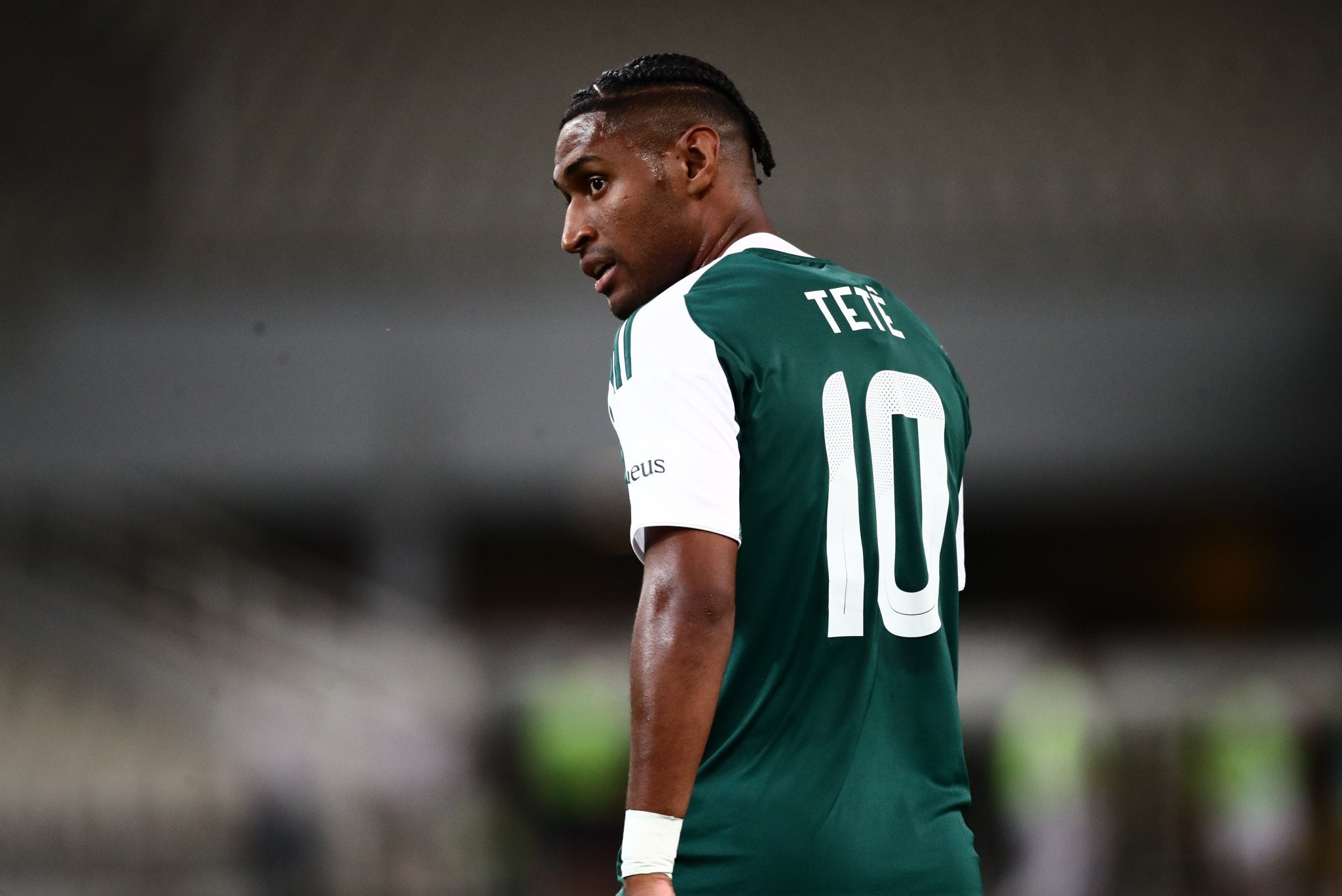 Βάζει... φωτιές ο Τετέ - Φωτογραφήθηκε με τη φανέλα της Γκρέμιο (photo)