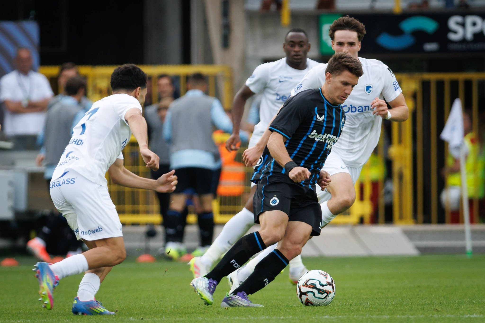 Πάρτι του Τζόλη με 3 ασίστ στην ματσάρα με 8 γκολ, νίκη της Μπριζ στην έδρα της Γκενκ