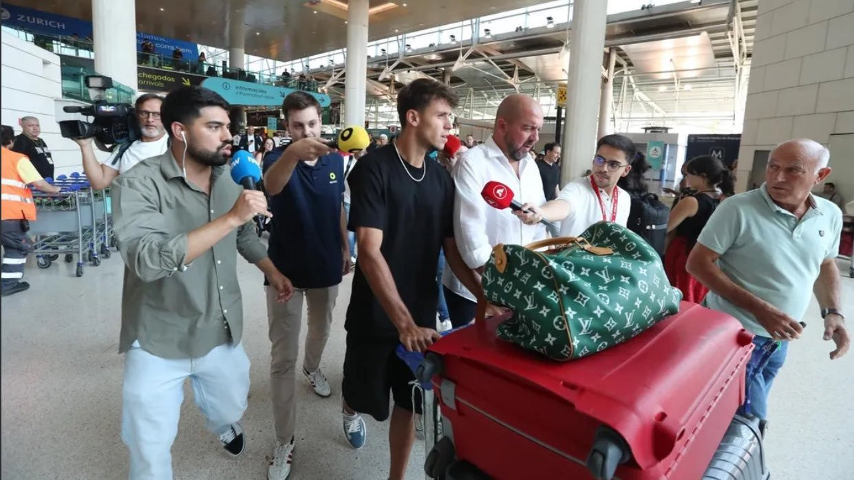 Έφτασε στην Πορτογαλία ο Βαγιαννίδης - Δείτε βίντεο από την άφιξη