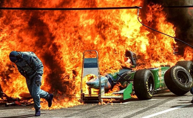 Όταν ο μπαμπάς Φερστάπεν τυλίχθηκε στις φλόγες, αλλά κατάφερε να βγει ζωντανός