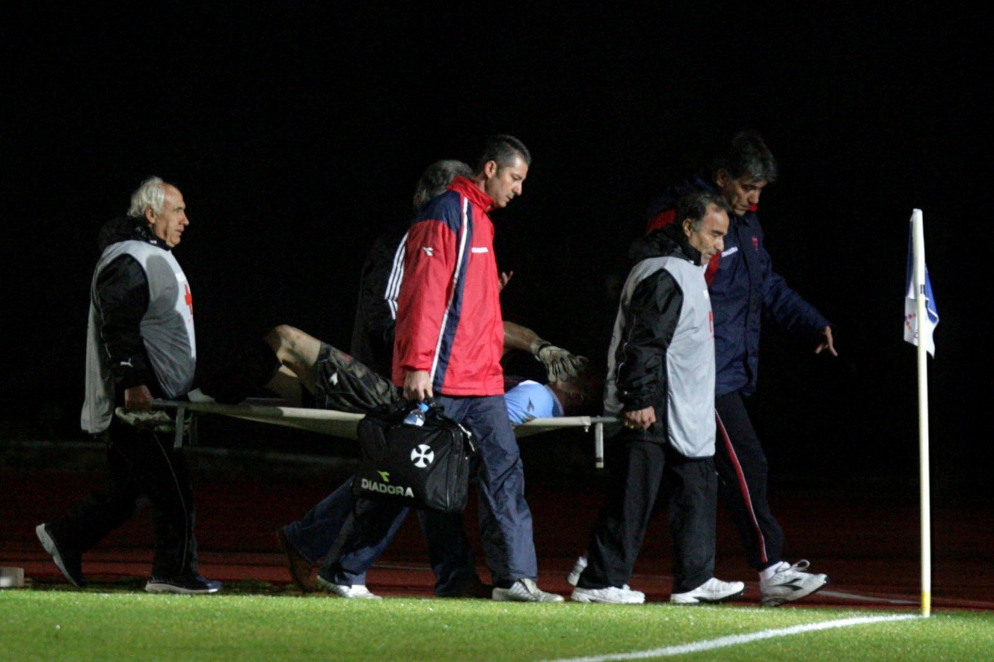 Στιγμή που συγκλονίζει: Παίκτης της Μάντσεστερ Γιουνάιτεντ U21 κατέρρευσε (video)