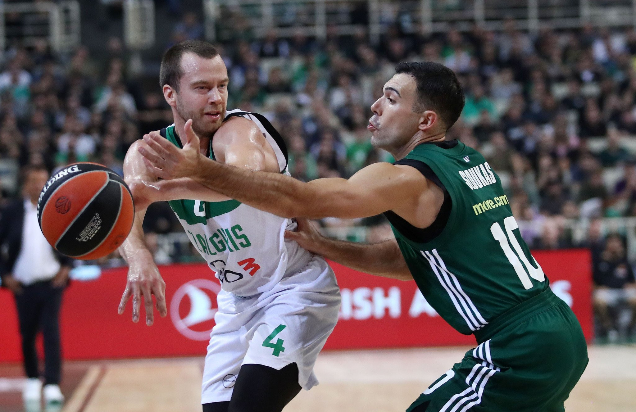 Οι σκέψεις της ΑΕΚ για την περιφέρεια και ο Λεκαβίτσιους