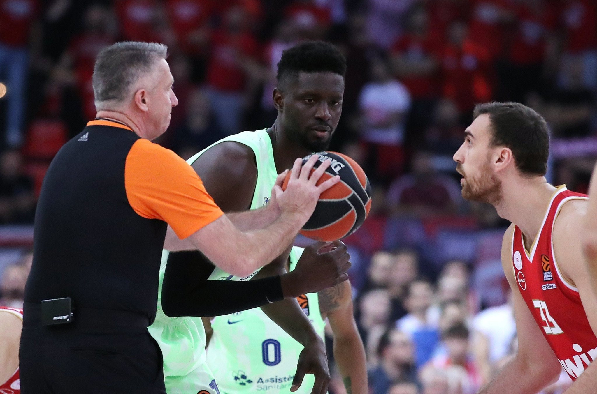 Η Μπαρτσελόνα διατηρεί στο ρόστερ της τον Φαλ για έναν ακόμα χρόνο