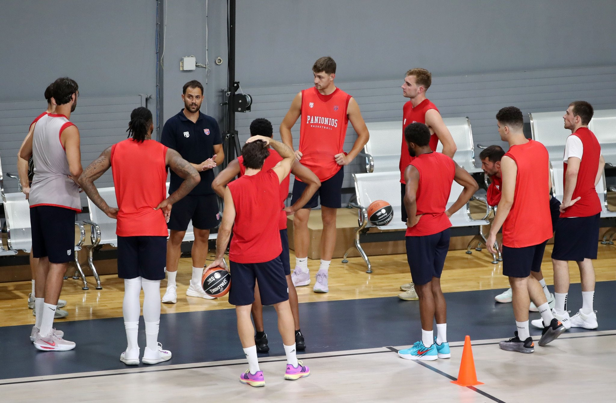 Ο Παβίτσεβιτς και οι παίκτες του Πανιωνίου... στρώθηκαν στη δουλειά ενόψει της νέας σεζόν