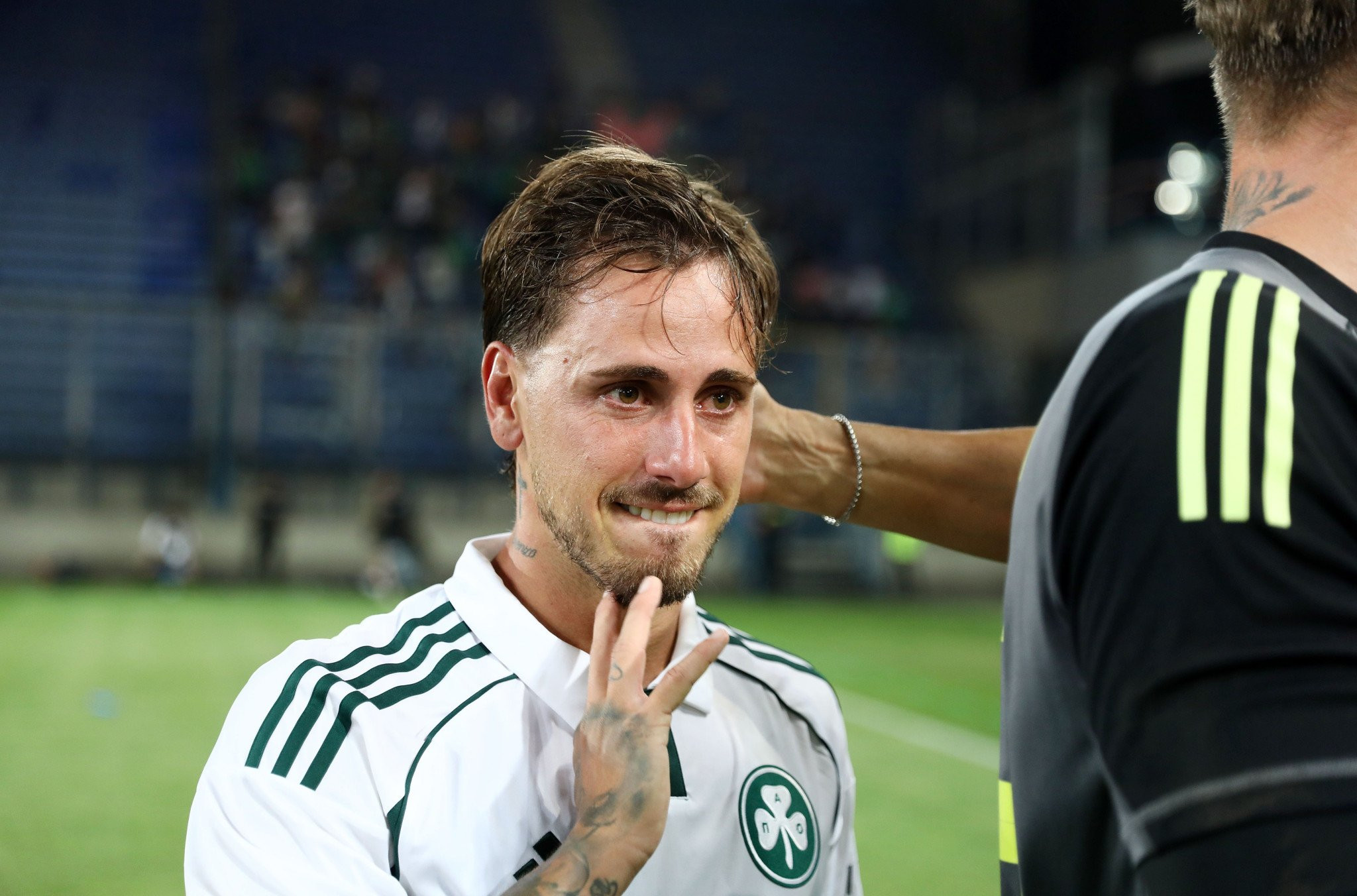 Ξέσπασε σε κλάματα ο Μαντσίνι μετά το πέναλτι που έδωσε την πρόκριση στον Παναθηναϊκό