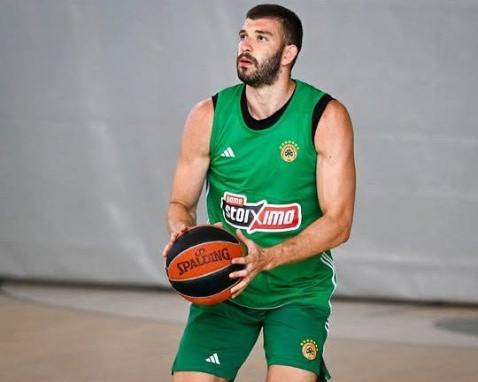 Ο Ρογκαβόπουλος «έπιασε» δουλειά - Φωτογραφίες από την πρώτη του προπόνηση ως παίκτης του Παναθηναϊκού