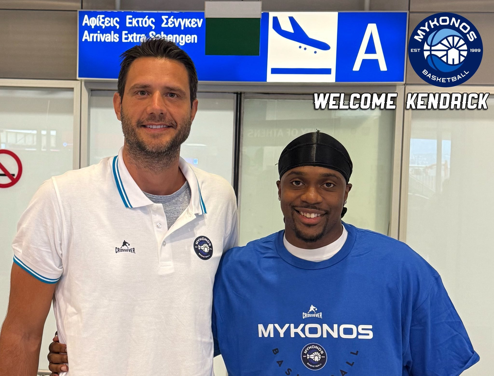 Καρέ αφίξεων στη Μύκονο, με το βλέμμα στην «πρώτη»