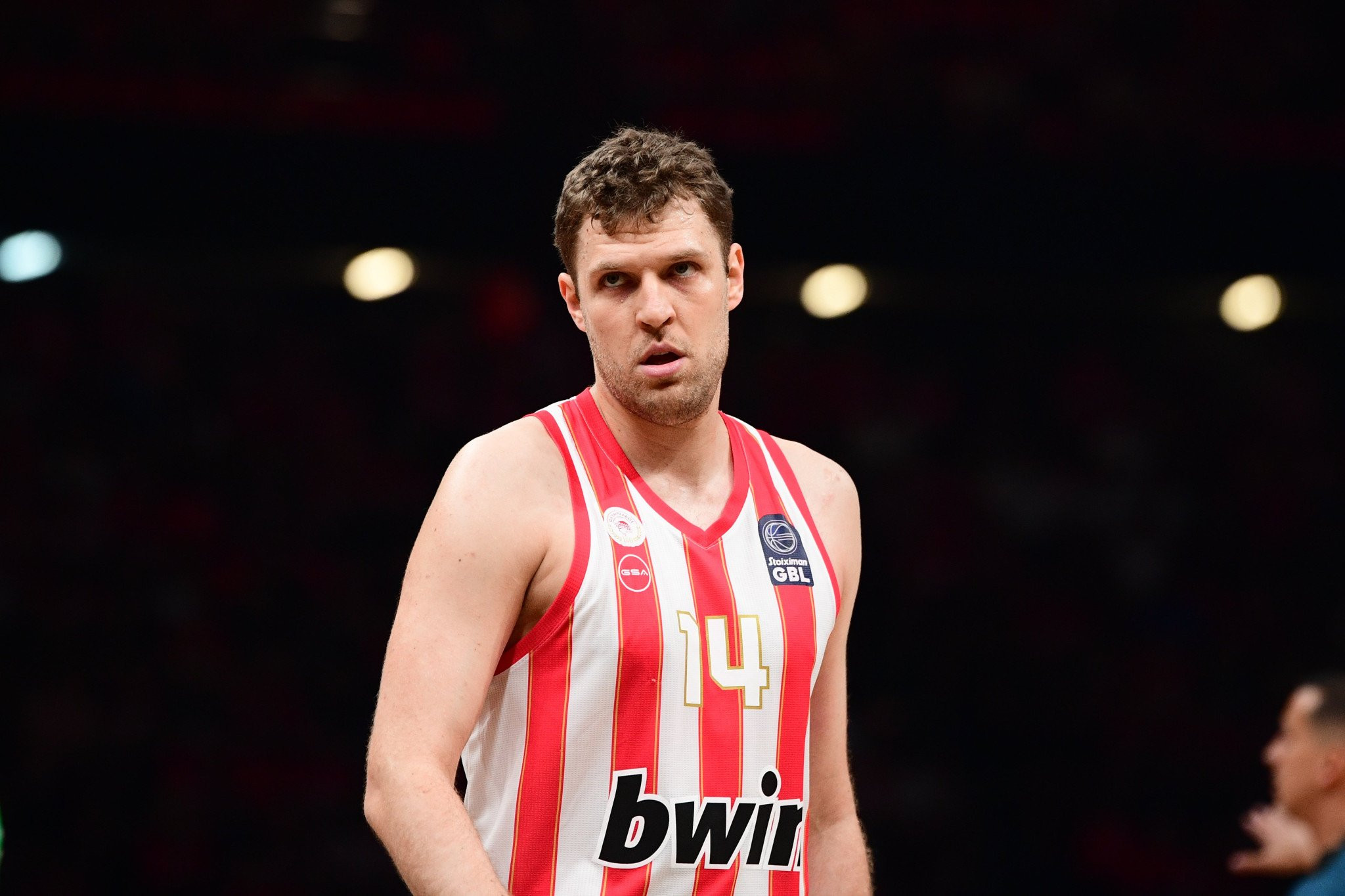 Βεζένκοφ: «Όταν παίζεις στον Ολυμπιακό δεν έχεις άλλη επιλογή από το να κυνηγάς όλους τους τίτλους»