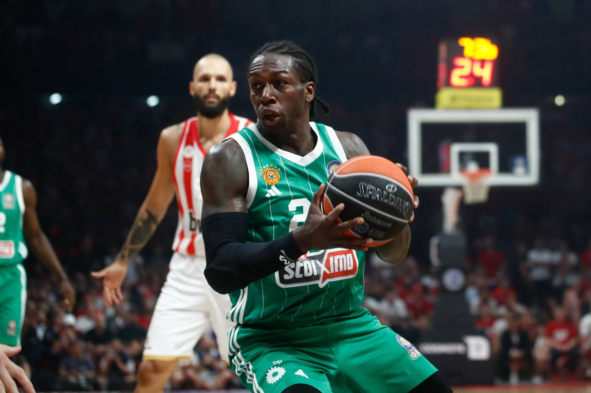 Τα πούρα, το μπλακ τζακ και η εντυπωσιακή τούρτα του Ναν στα 30ά του γενέθλια