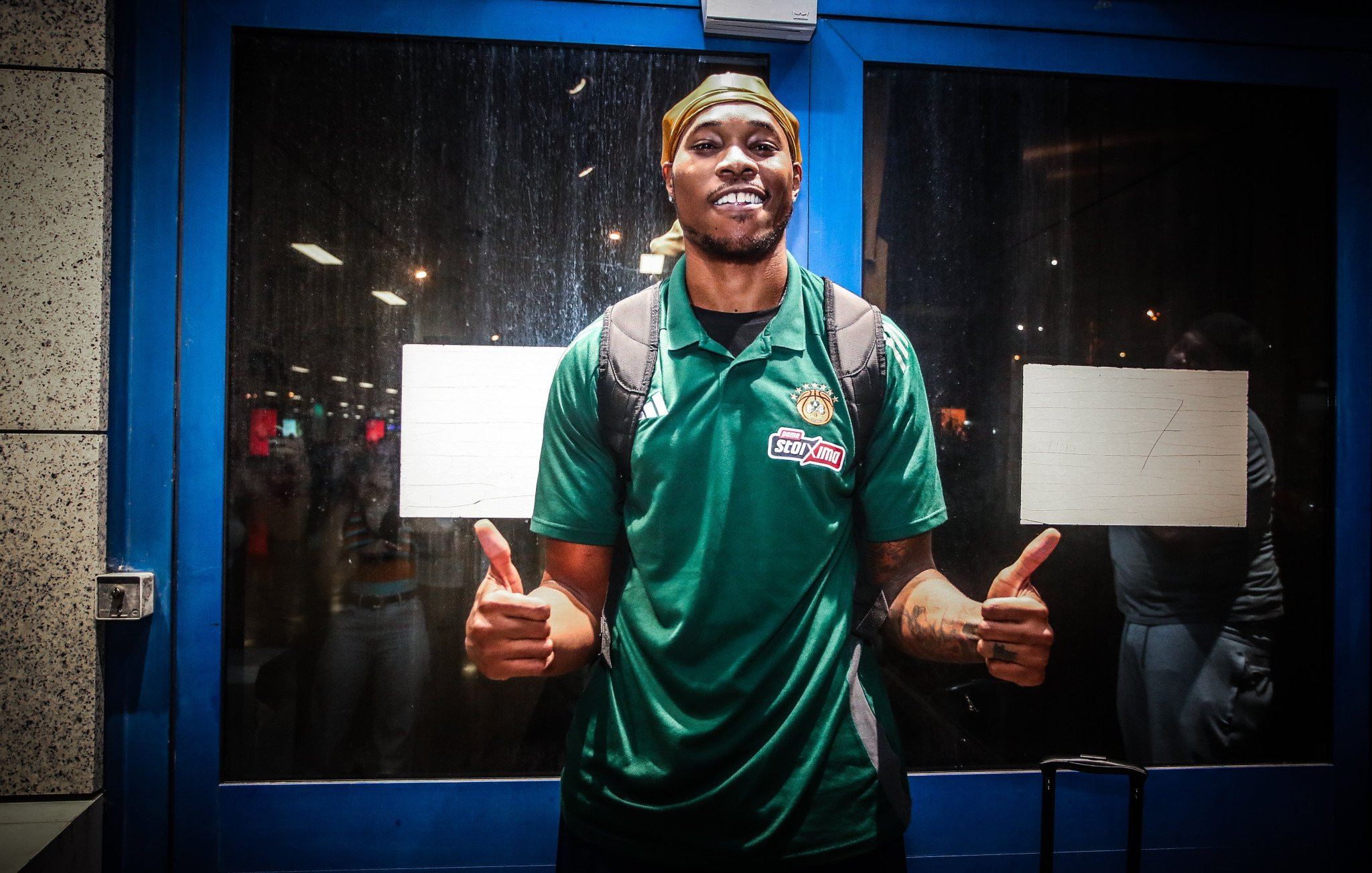 Προσγειώθηκε ο Χολμς στην Αθήνα για τον Παναθηναϊκό: «Είμαι εδώ για να κατακτήσω τίτλους» (video)