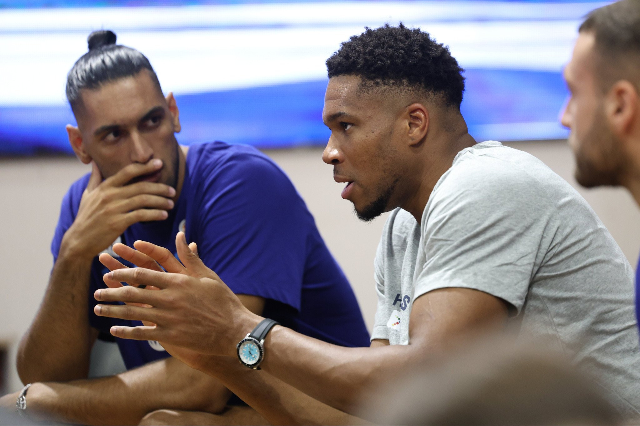 Στο πλευρό της Εθνικής ο Γιάννης Αντετοκούνμπο (video)