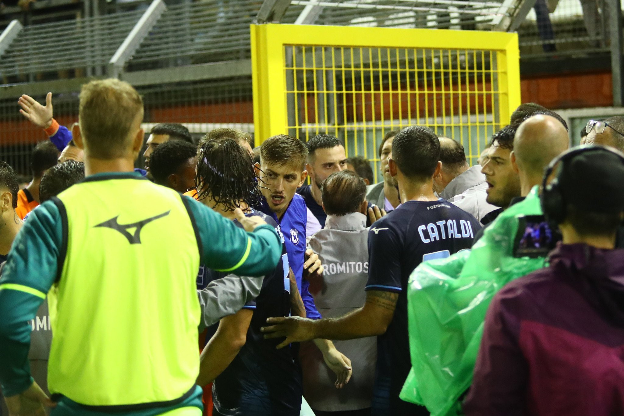 «Ξύλο» στη φυσούνα και κόκκινες κάρτες στο φιλικό ανάμεσα σε Λάτσιο και Ατρόμητο!