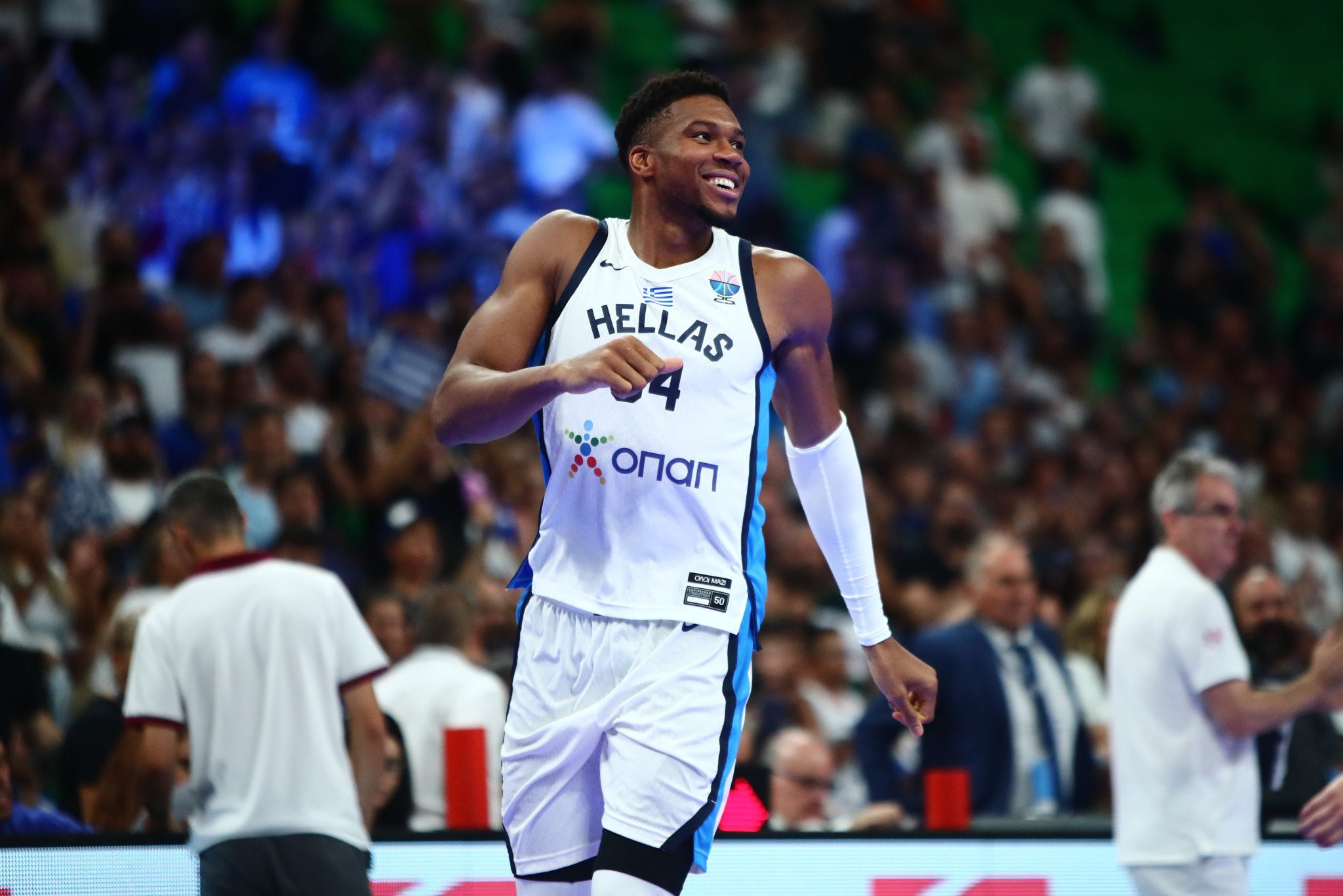 Γιάννης κερνάει, Εθνική πίνει για... αρχή