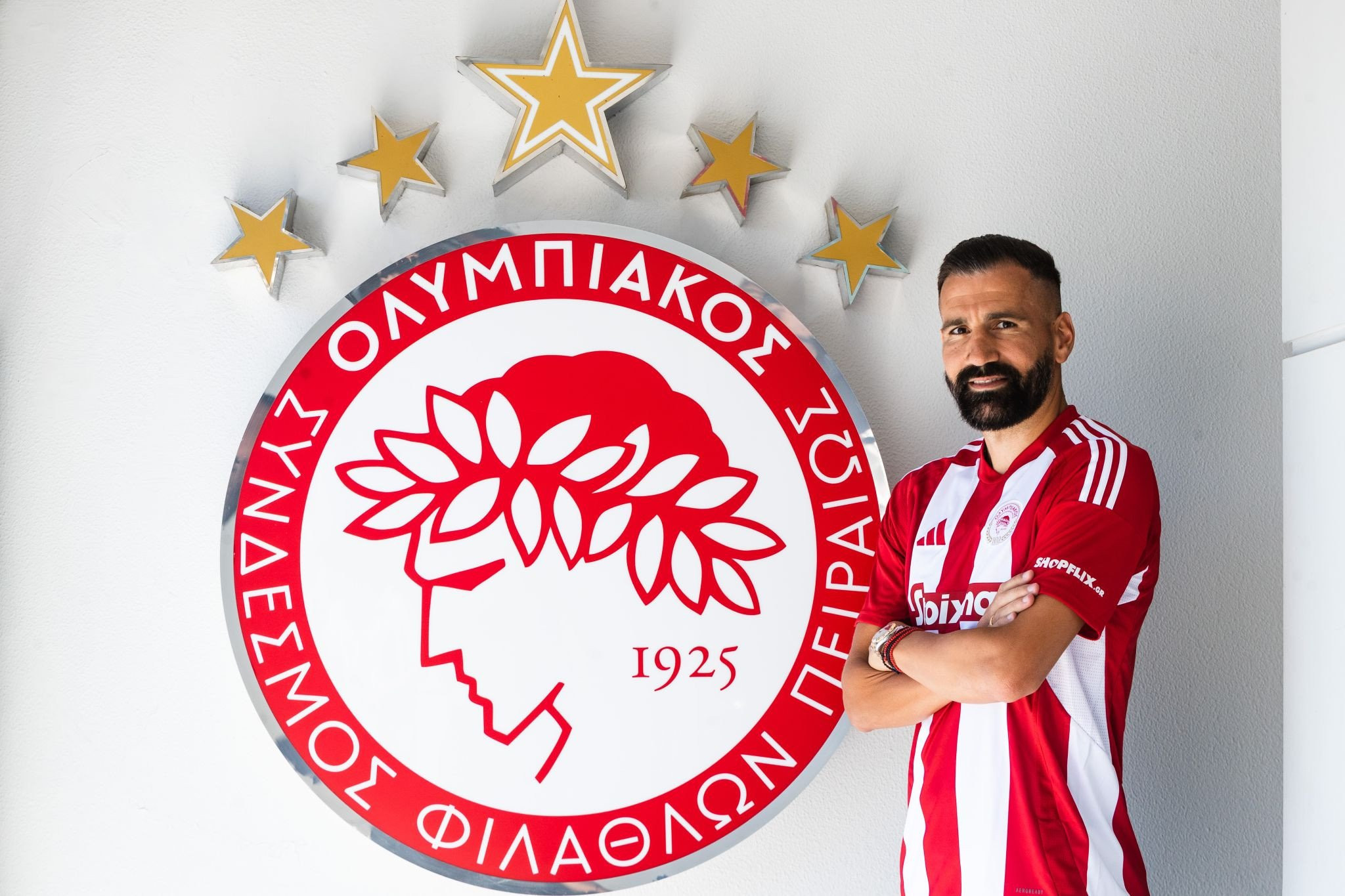 Στον Ολυμπιακό και επίσημα ο Σιόβας