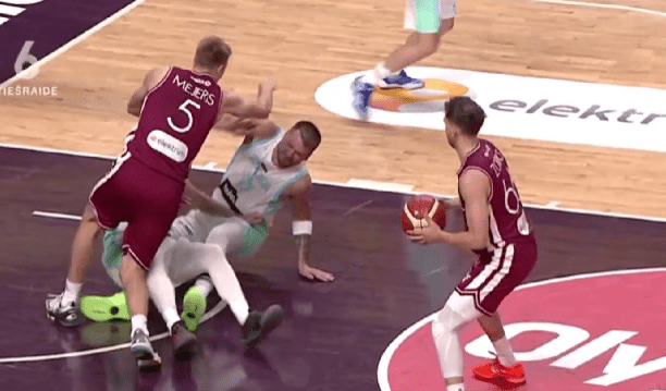 Τον… μάτιασαν: Ο Ντόντσιτς στο πρώτο ημίχρονο σάρωσε στο δεύτερο τραυματίστηκε (video)