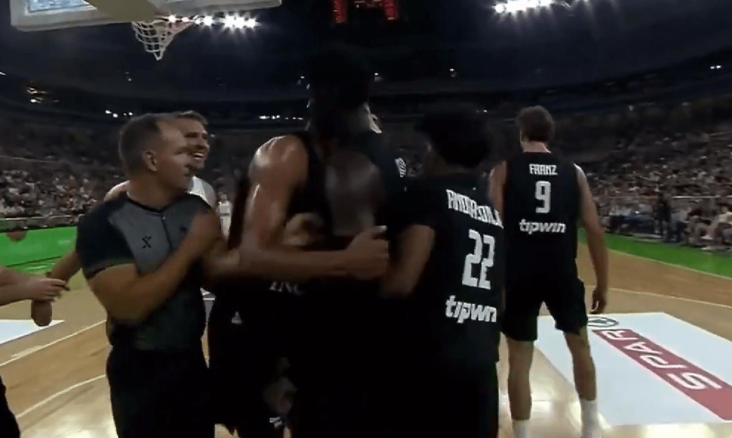 Luka is back: Αρπάχτηκε με τον Μπόνγκα σε φιλικό ο Ντόντσιτς (video)