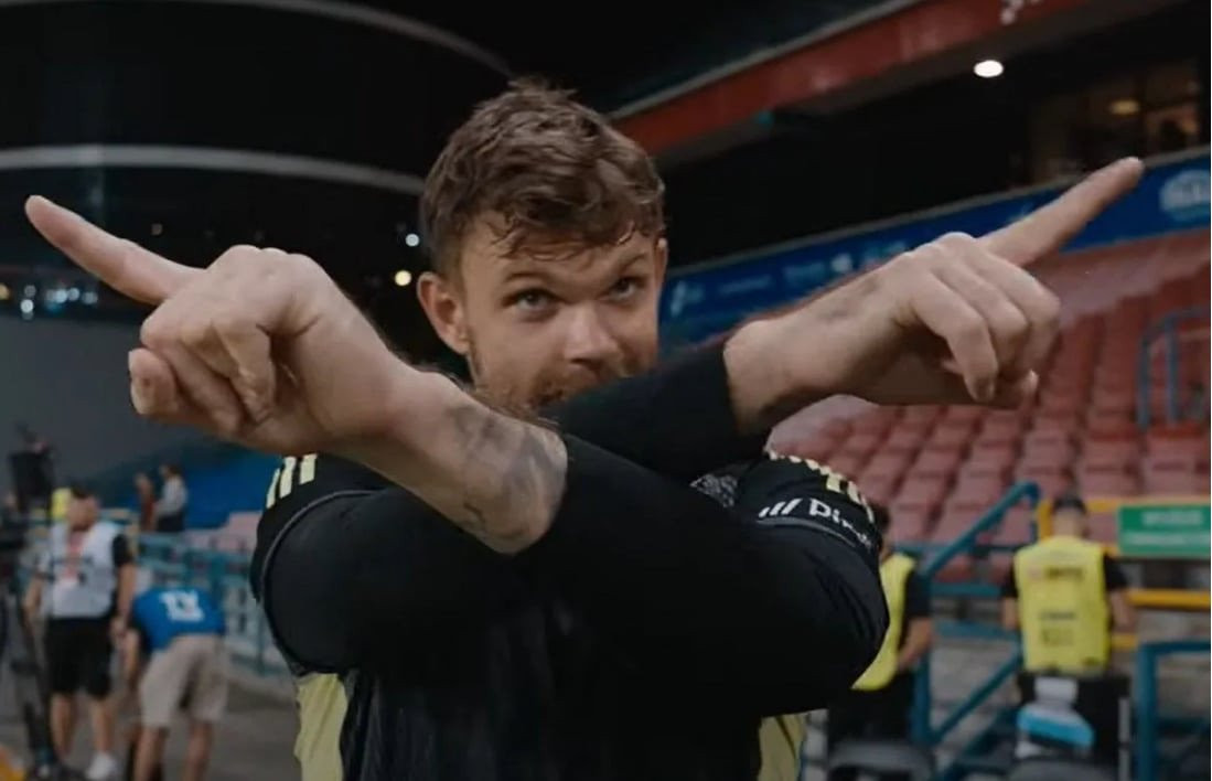 Τα νοήματα που έκαναν οι προπονητές τερματοφυλάκων στον Ντραγκόφσκι στη διαδικασία των πέναλτι