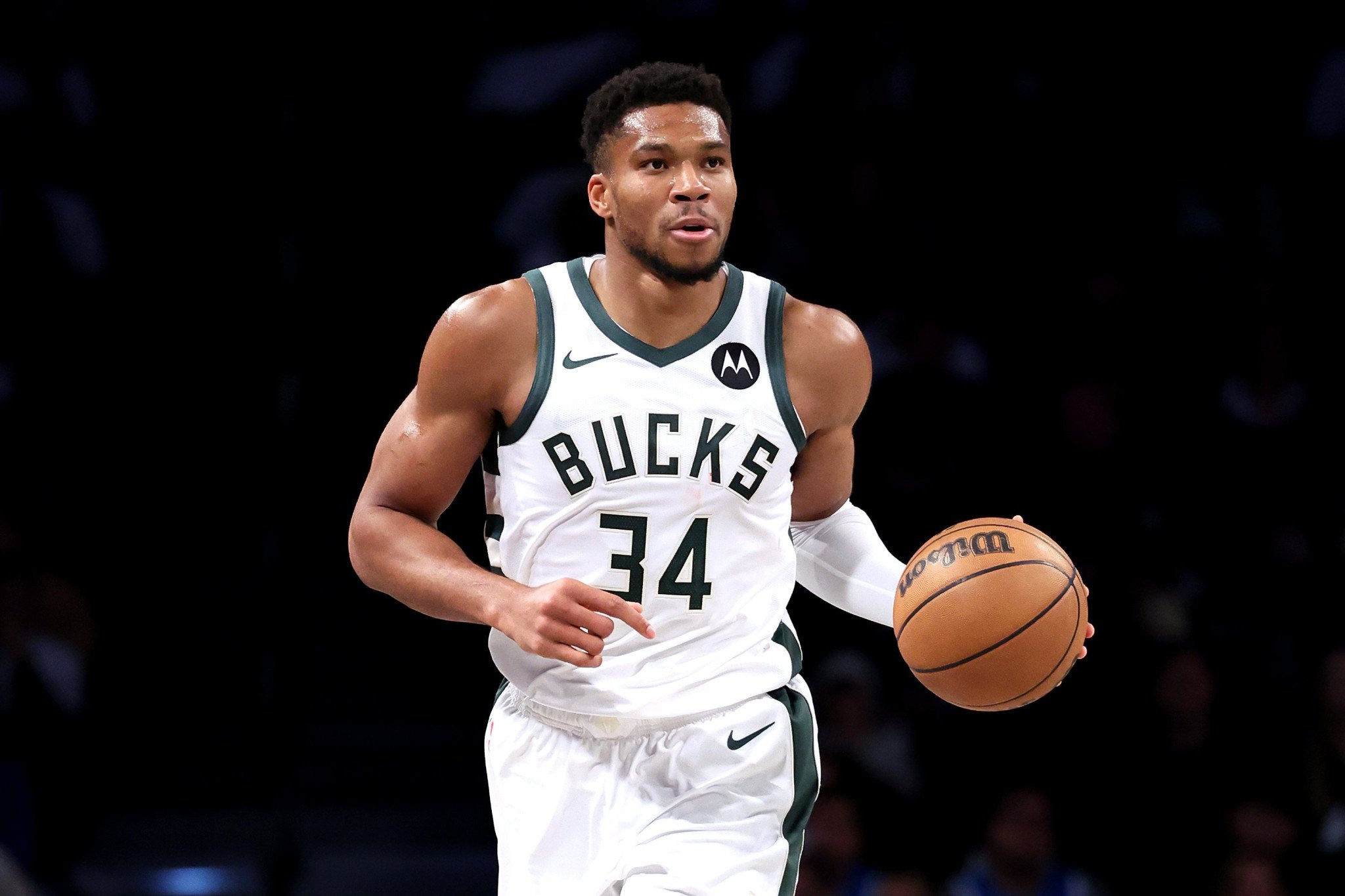 Το Bleacher Report «προτείνει» τρελή ανταλλαγή πέντε ομάδων και Αντετοκούνμπο στους Λέικερς