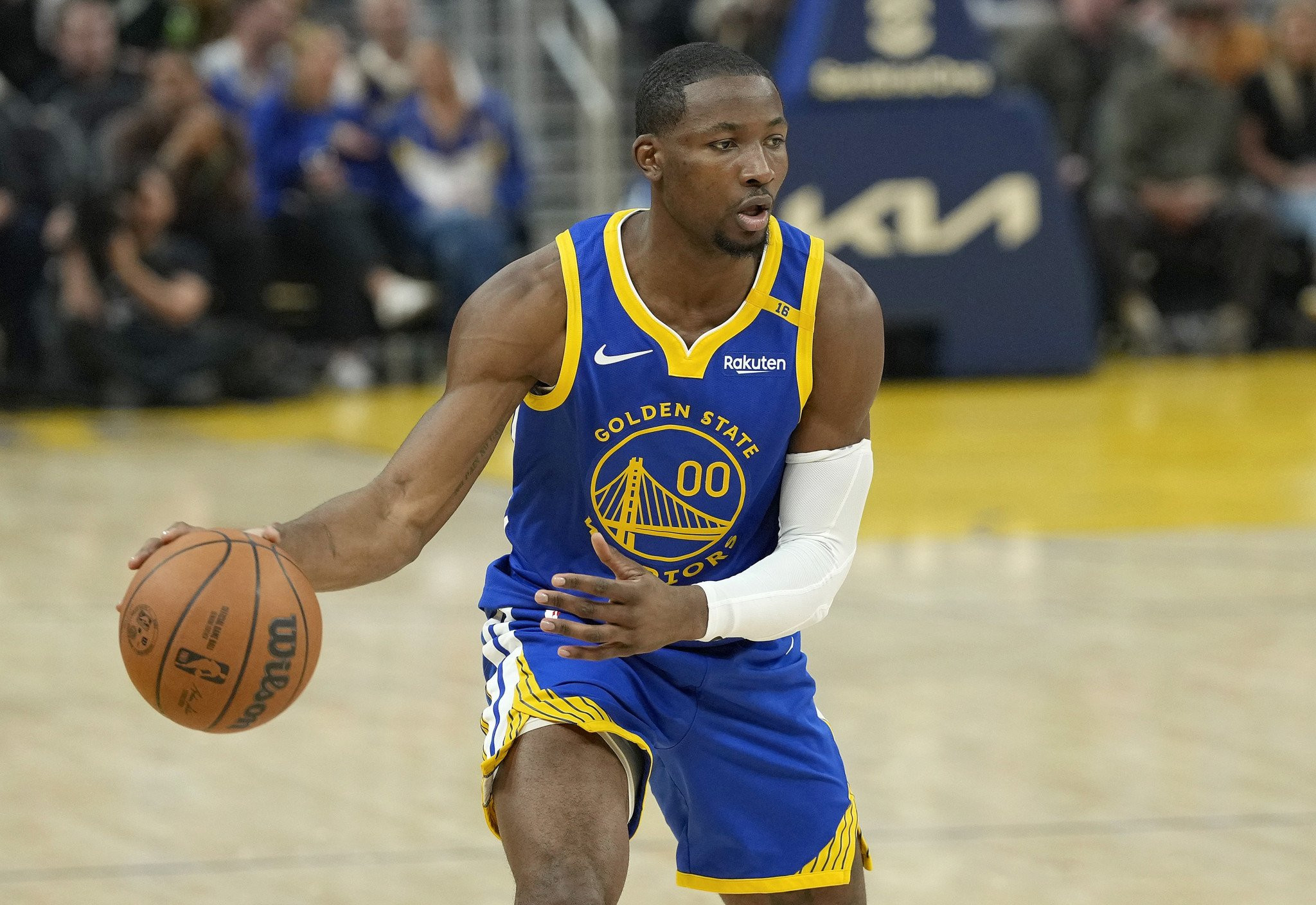 Οι Γουόριορς δεν σκοπεύουν να ανταλλάξουν τον Κουμίνγκα