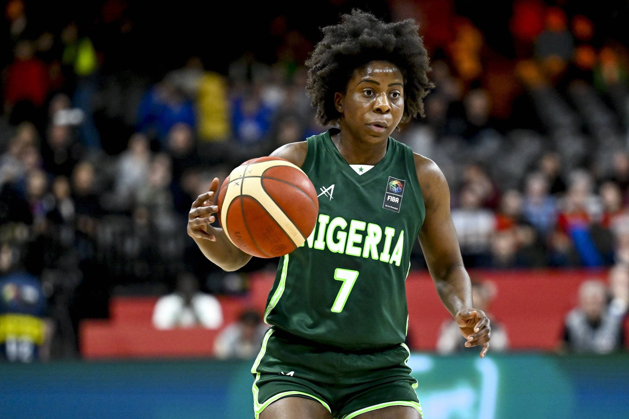 Βαθιά υπόκλιση στη Σάρα Ογκόκε: Πέντε φορές «χρυσή» πρωταθλήτρια, ιατρός και θηλάζουσα μάνα