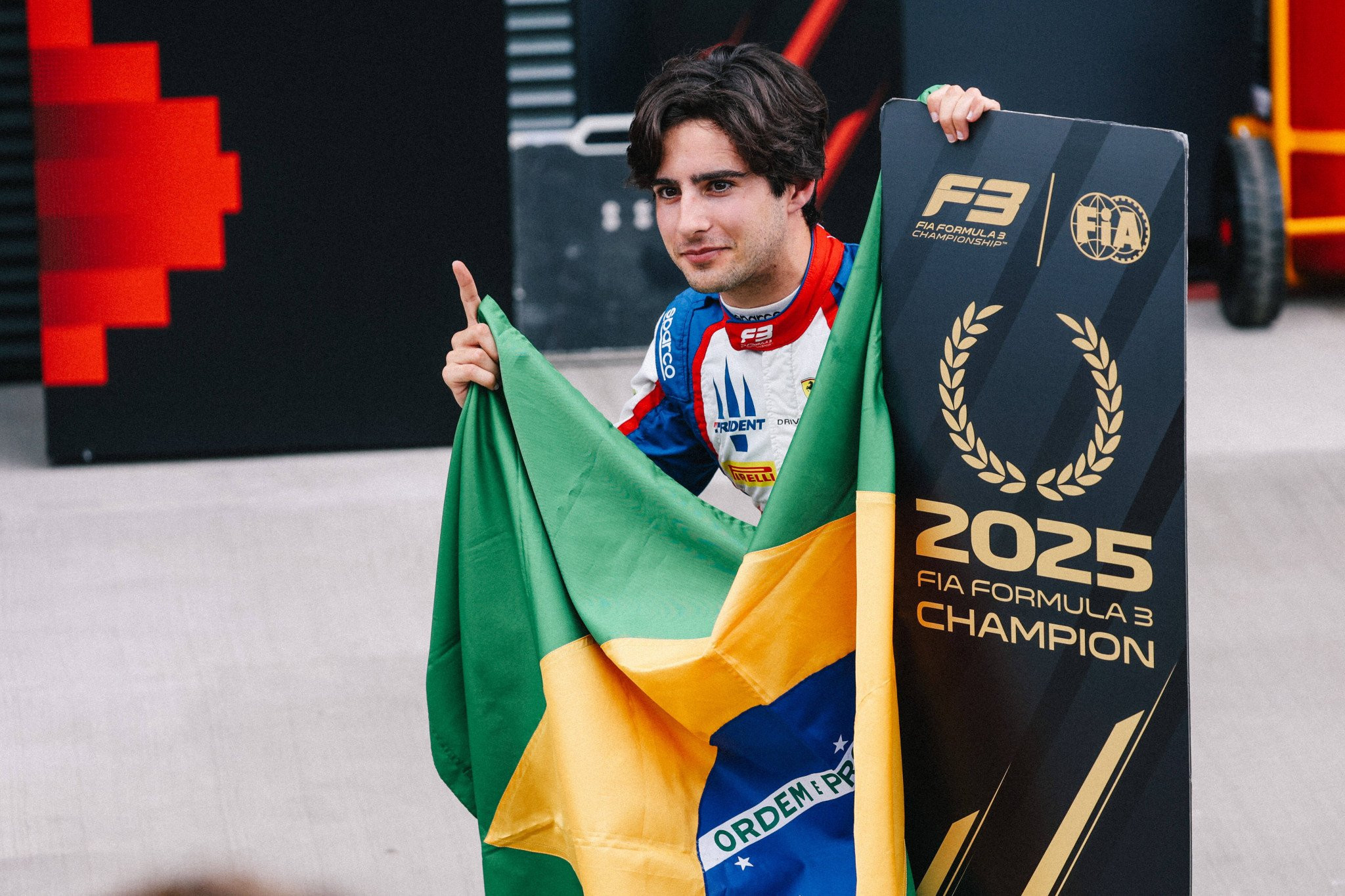 Ποιο είναι το νέο αστέρι της Ferrari που «απειλεί» τον Λιούις Χάμιλτον