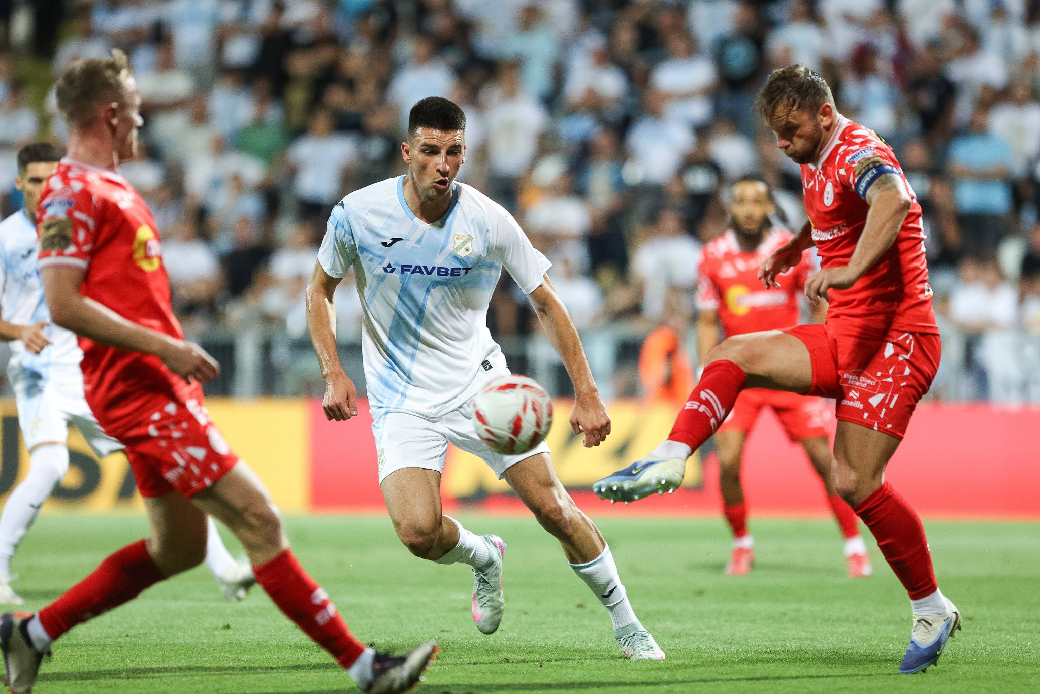 Νίκη με ανατροπή κόντρα στη Ριέκα και βήμα πρόκρισης για την Σέλμπουρν με τη... σκέψη στον ΠΑΟΚ