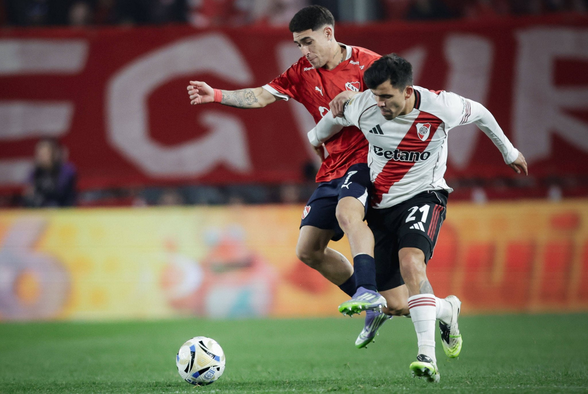 Ζωντανά και αποκλειστικά σε Athletiko και ACTION24 οι μάχες της Ρίβερ Πλέιτ και της Ρασίνγκ Κλουμπ