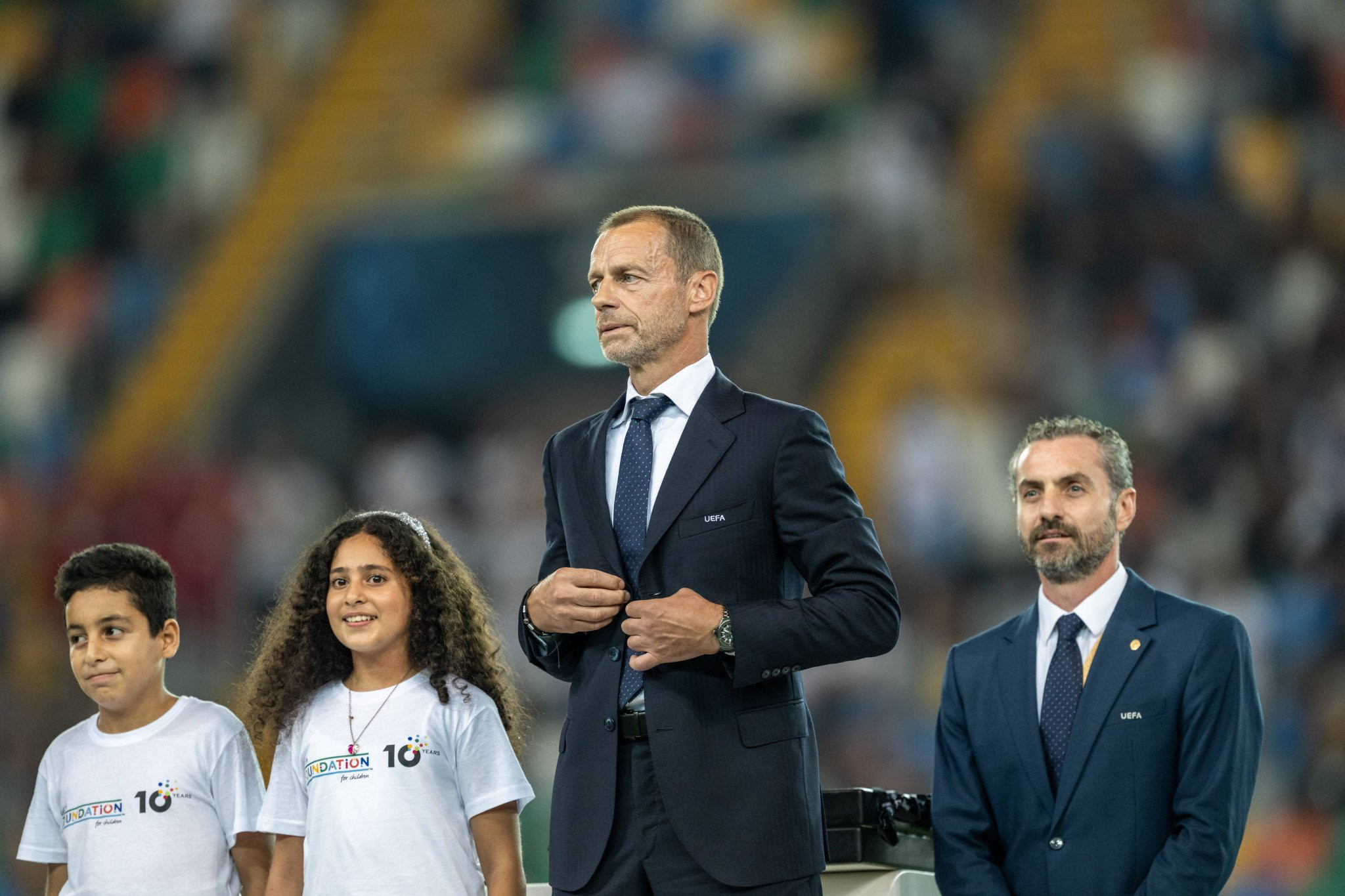 Ποια ήταν τα δύο παιδιά που ανέβηκαν στο πόντιουμ για την απονομή του Super Cup της UEFA