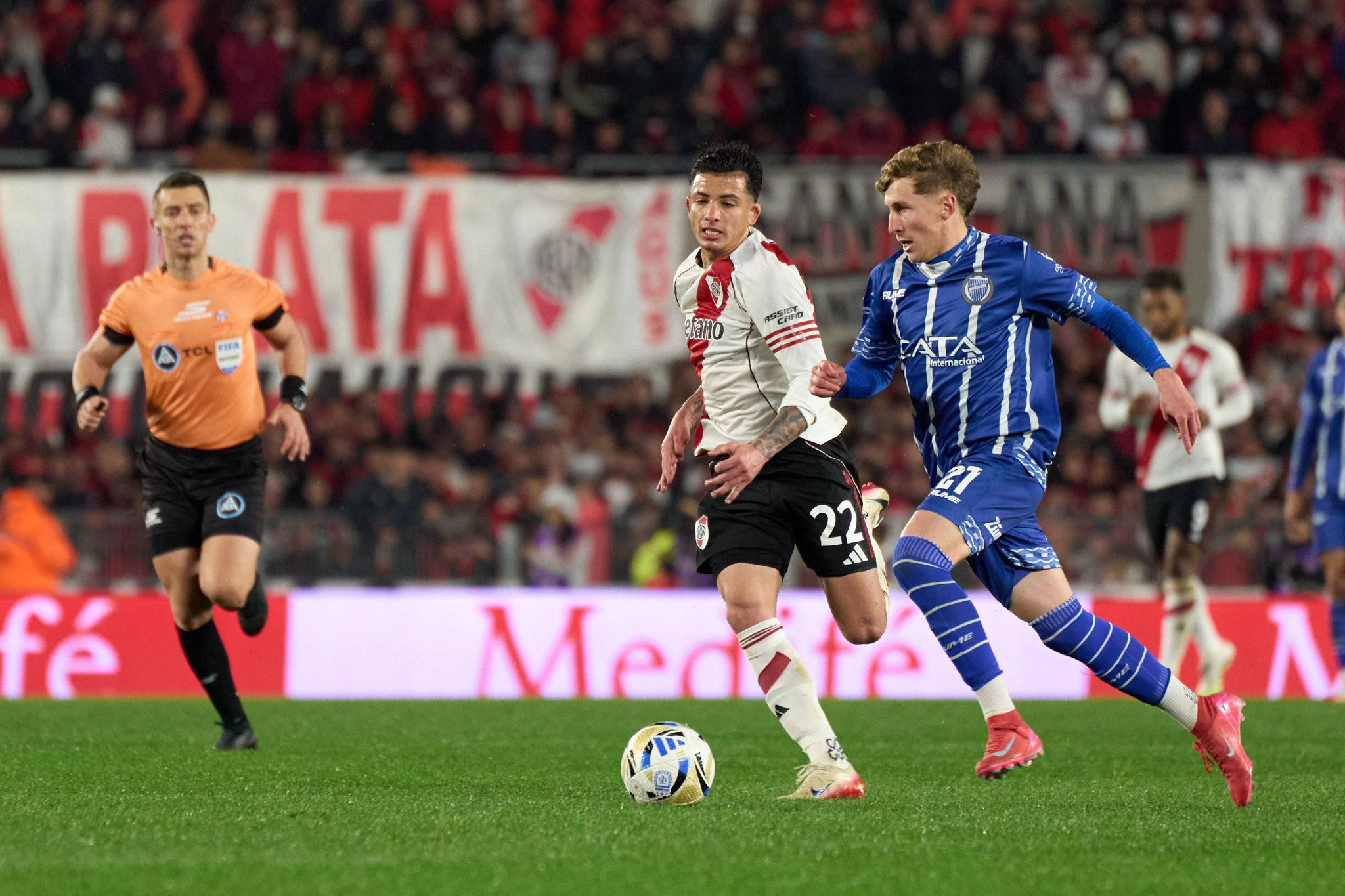 Αυτός είναι ο Σαντίνο Αντίνο: Όλα όσα είδαμε στην παράσταση που έδωσε απέναντι στη Ρίβερ Πλέιτ