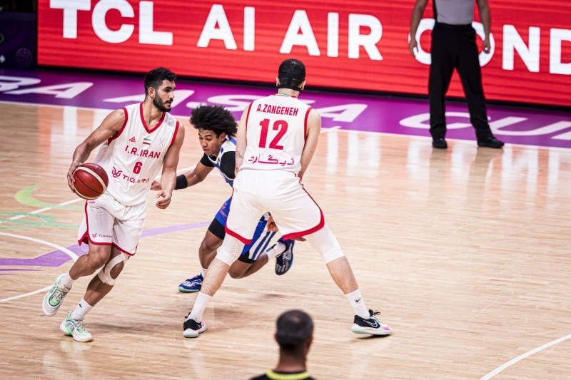 Αδιανόητη ανατροπή από το Ιράν του Μανωλόπουλου: Από το -21 στα ημιτελικά του AsiaCup 2025!