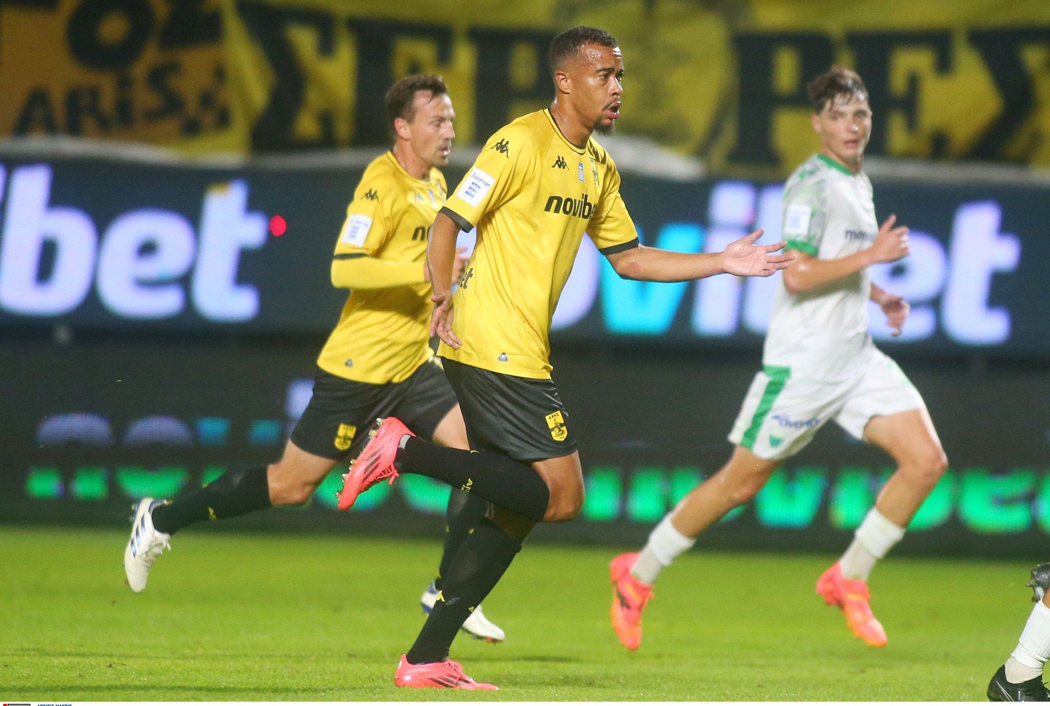 Ο Άρης ψάχνει αλλά δυσκολεύεται να βρει σημείο επαφής με Κουάισον