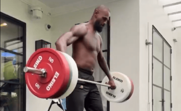 Ο ΛεΜπρόν γίνεται αρσιβαρίστας για την προετοιμασία της 23ης ιστορικής σεζόν του στο NBA (video)