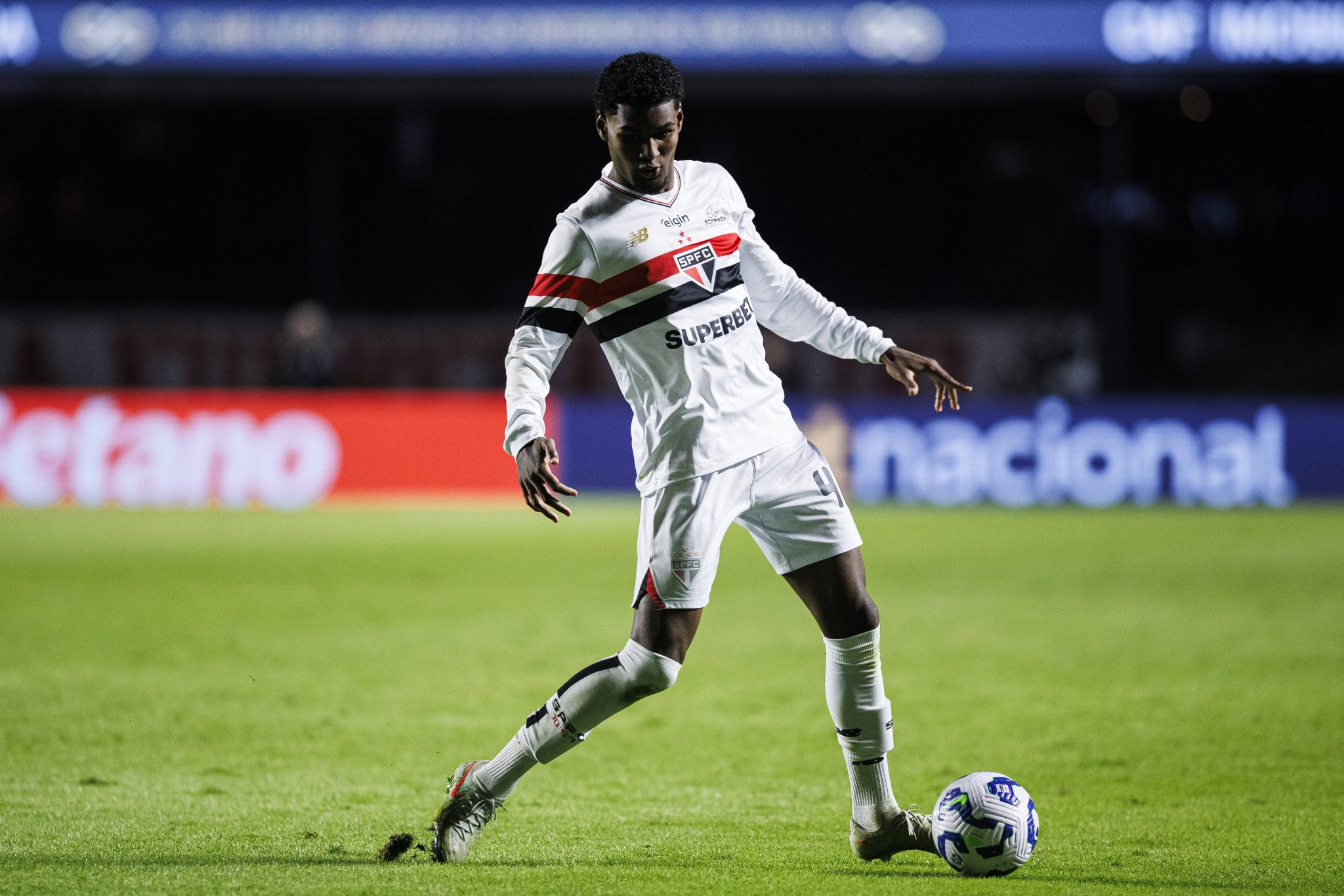 Στη Σαχτάρ θα συνεχίσει την καριέρα του ο Λούκας Φερέιρα που είχε ακουστεί για τον Ολυμπιακό