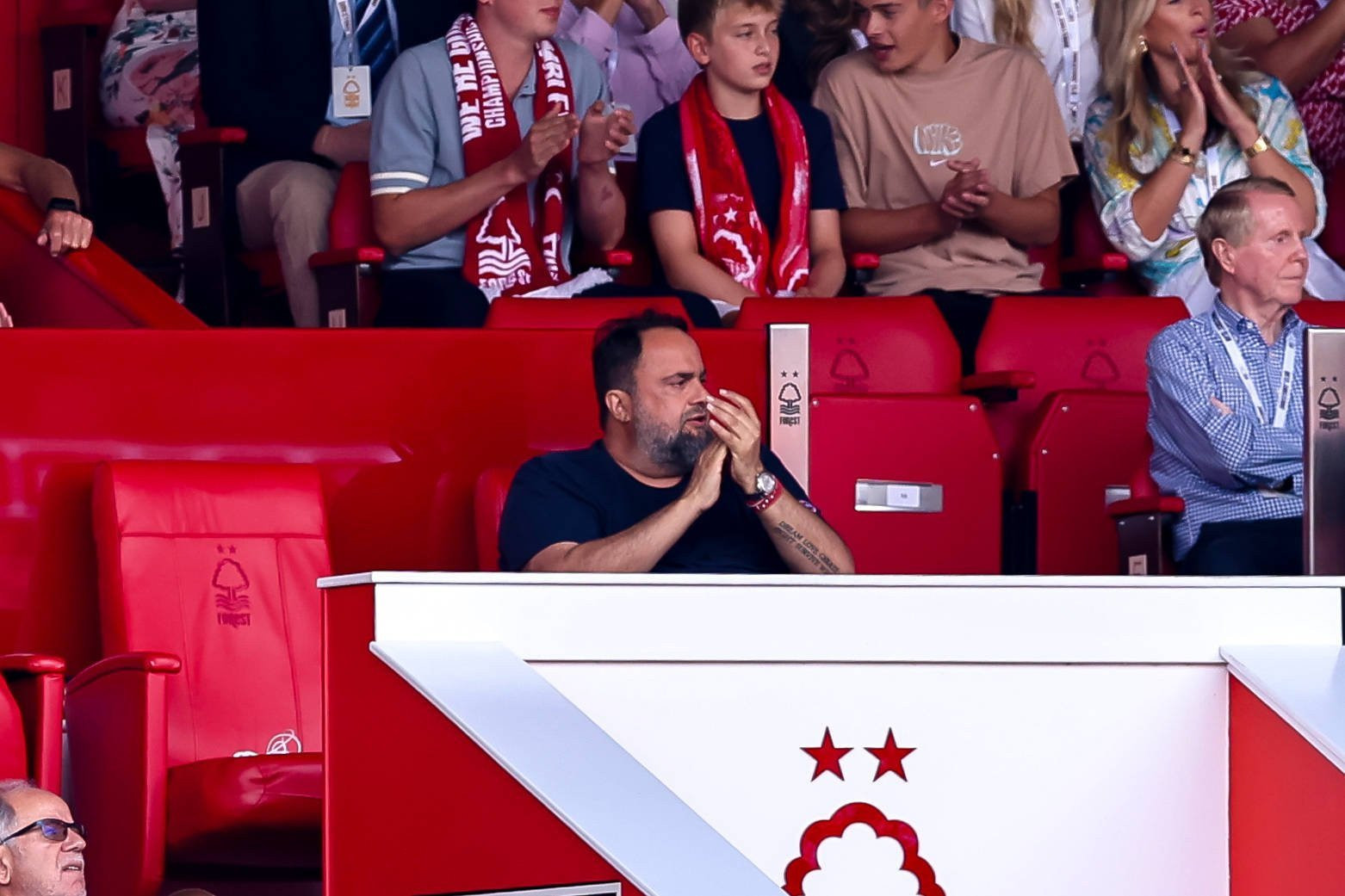 Ο Βαγγέλης Μαρινάκης είδε από κοντά την πρεμιέρα της Νότιγχαμ Φόρεστ