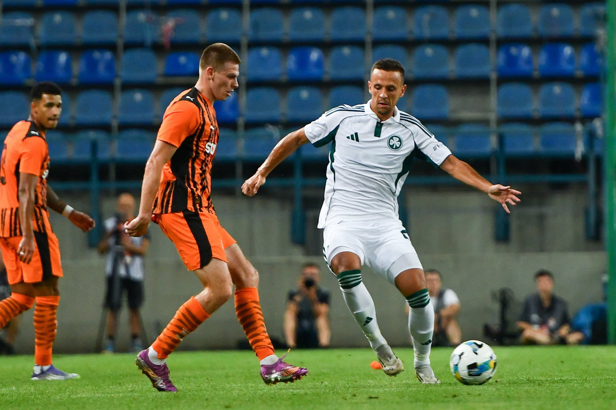 Ο Μαξίμοβιτς ανακοινώθηκε από τη Σαμπάμπ Αλ Αχλί