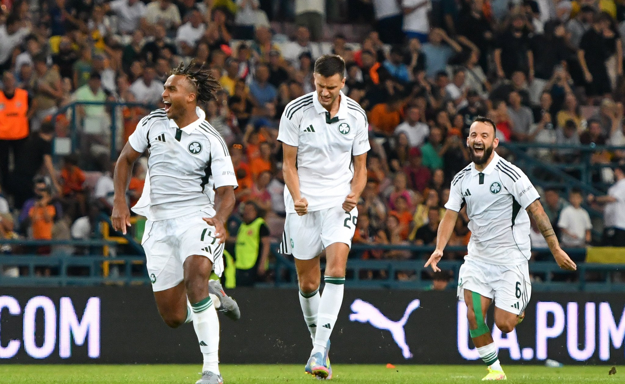 Το ραβασάκι στον Ντραγκόφσκι και το… γλέντι στα αποδυτήρια - Η παρακάμερα του Σαχτάρ-Παναθηναϊκός (video)