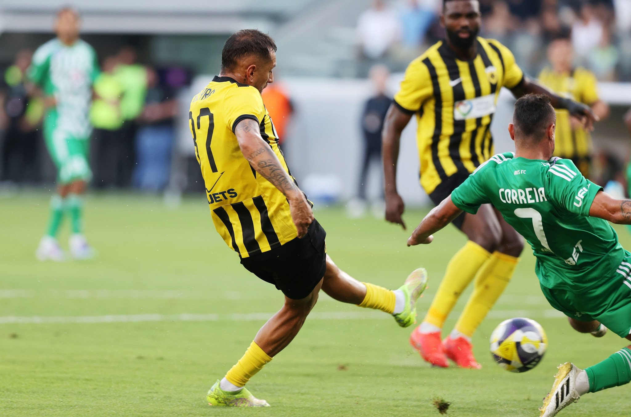 Τρομερή ασίστ Μάνταλου, άψογο πλασέ Περέιρα για το 0-1 της ΑΕΚ (video)