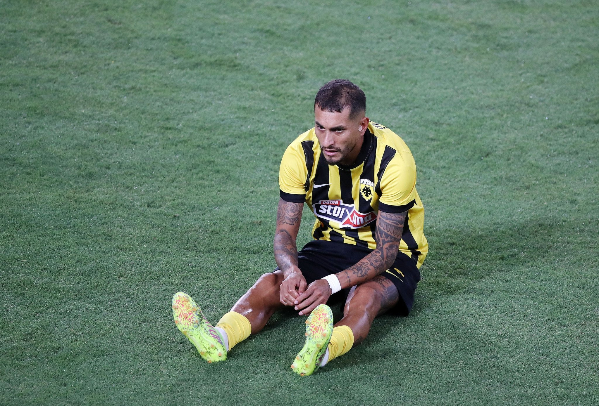 Αποχώρησε τραυματίας ο Περέιρα στην αρχή του αγώνα με τον Άρη Λεμεσού (video)