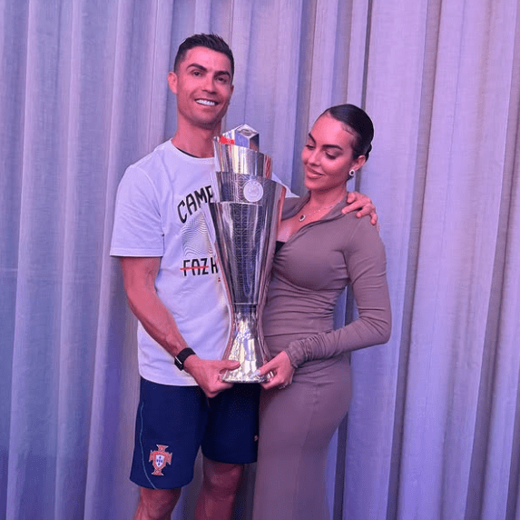 Ο Κριστιάνο Ρονάλντο έκανε πρόταση γάμου στην Χεορχίνα και η απάντηση της ήταν… επιβλητική (pic)